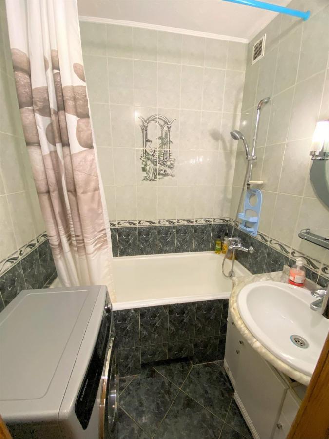 просторі поруч з метро лівобережна Apartment *