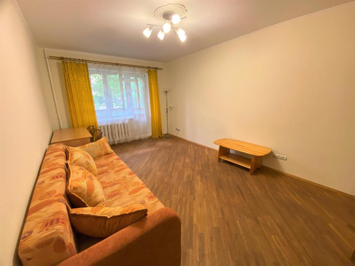 просторі поруч з метро лівобережна Apartment *