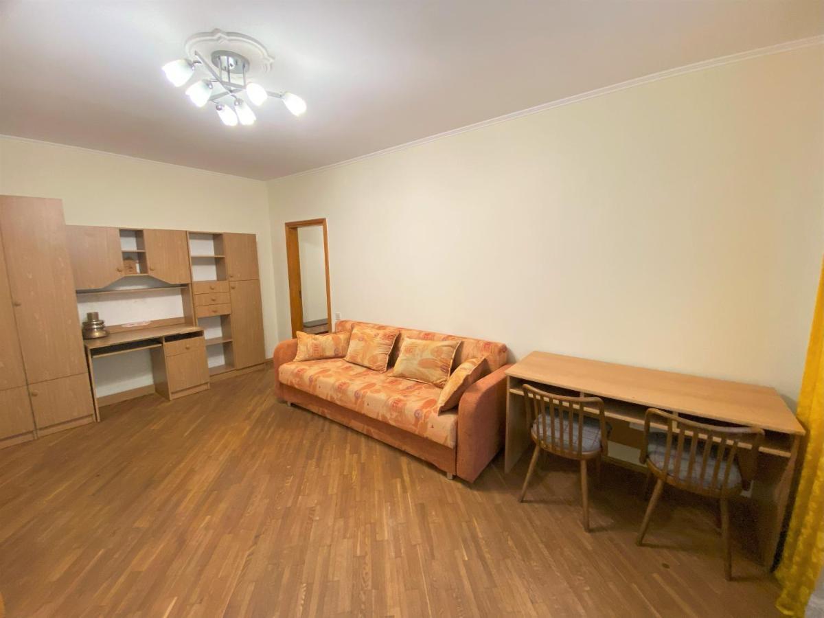просторі поруч з метро лівобережна Apartment Kyiv